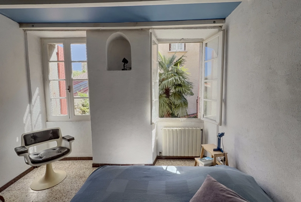 Maison de village à Céret avec garage, terrasse et potentiel de rénovation 