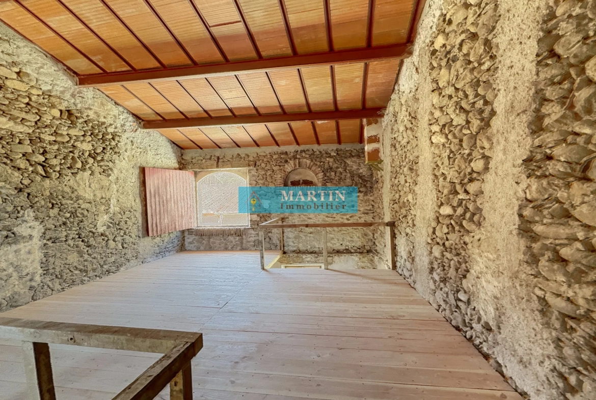 Maison de village à Céret avec garage, terrasse et potentiel de rénovation 