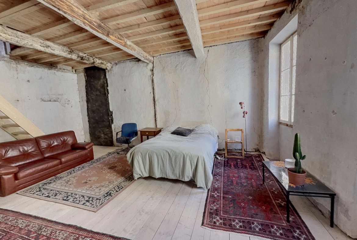 Maison de village à Céret avec garage, terrasse et potentiel de rénovation 