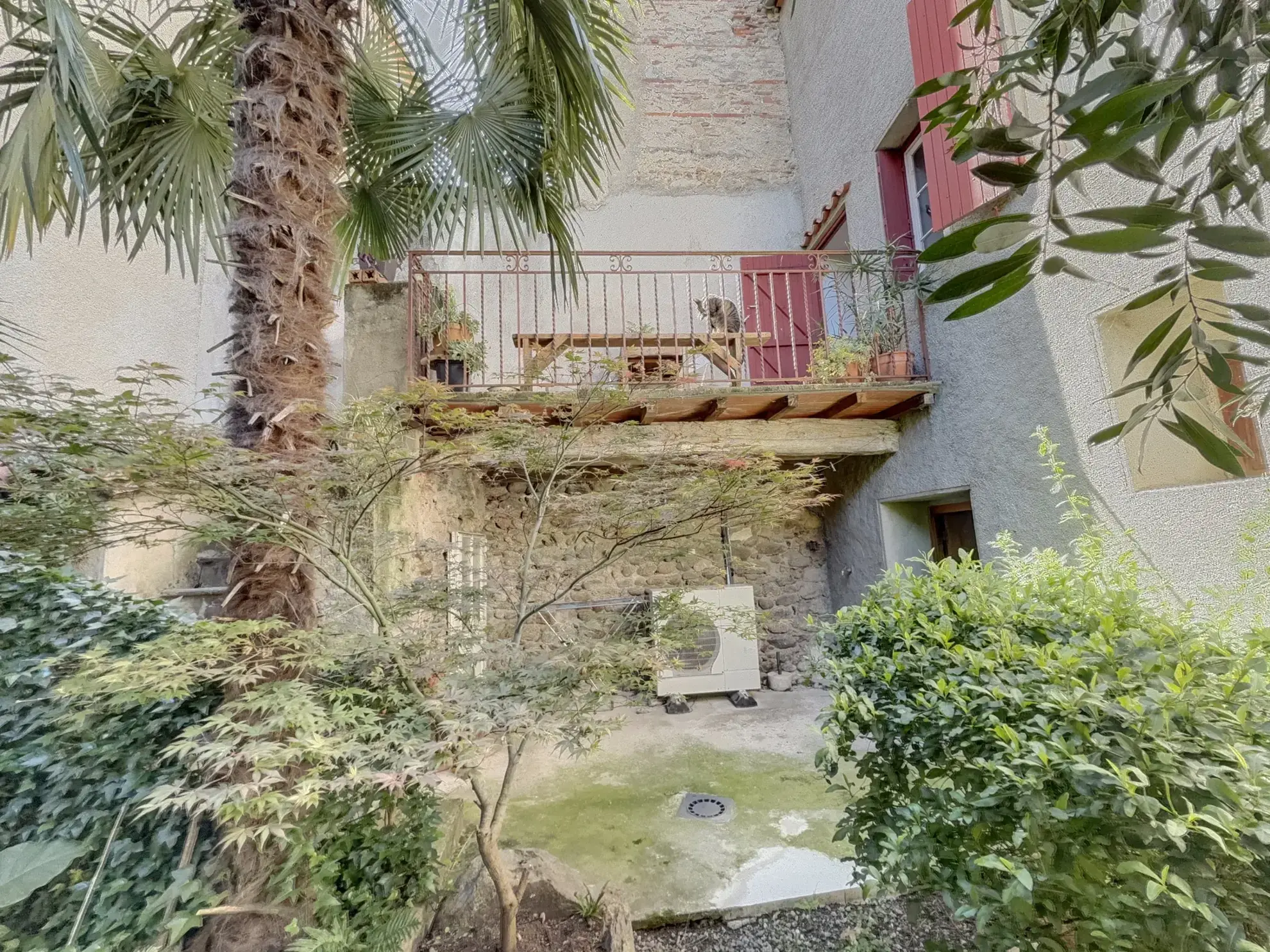 Maison de village à Céret avec garage, terrasse et potentiel de rénovation 