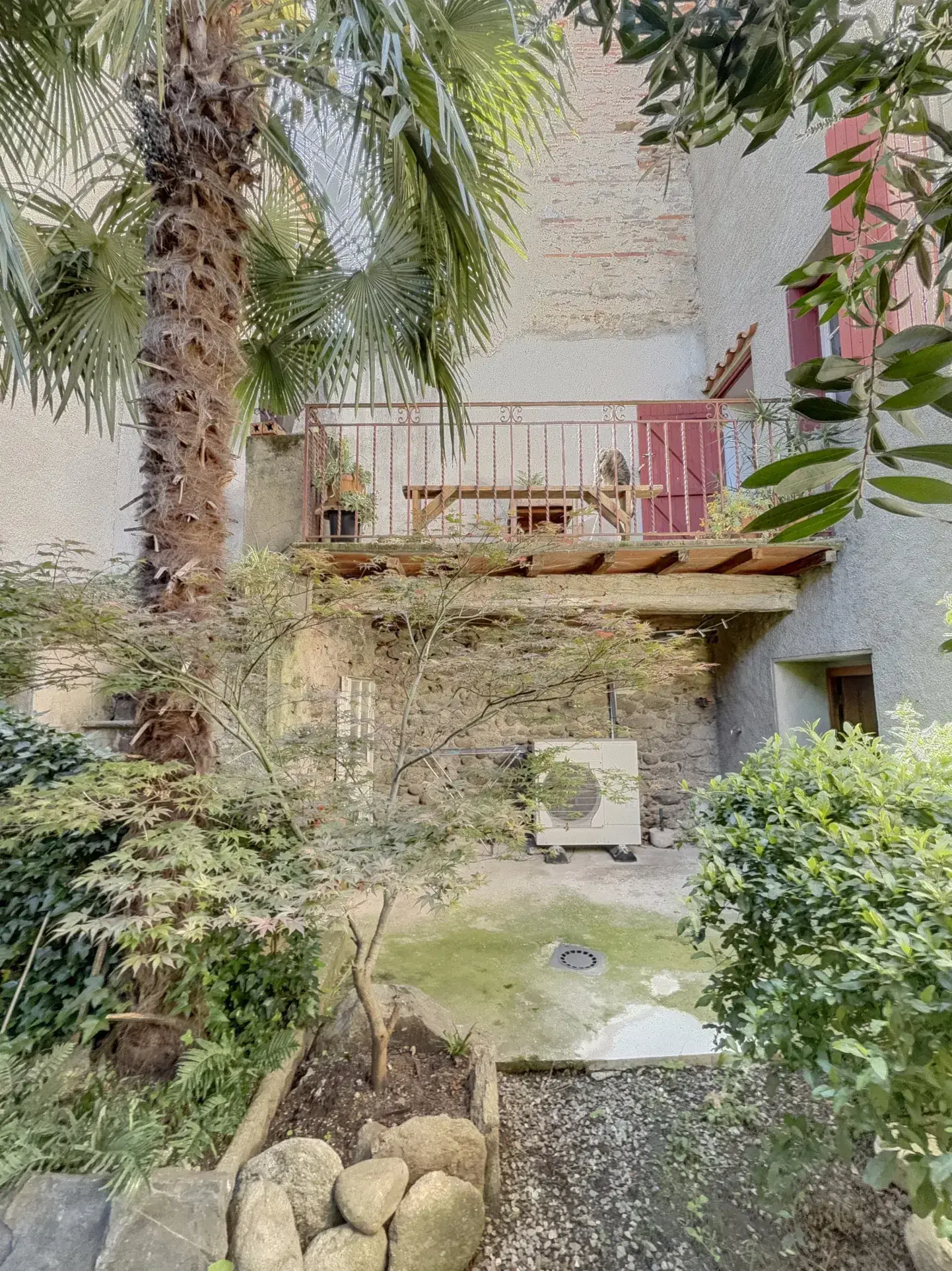 Maison de village à Céret avec garage, terrasse et potentiel de rénovation 