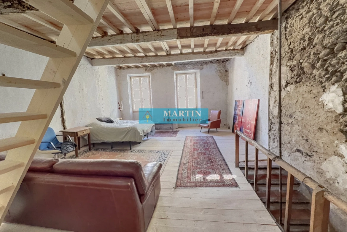Maison de village à Céret avec garage, terrasse et potentiel de rénovation 