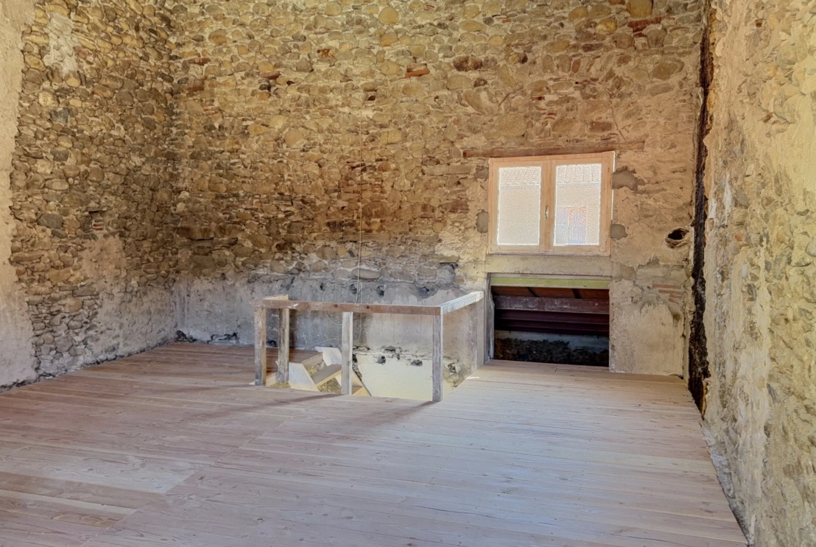 Maison de village à Céret avec garage, terrasse et potentiel de rénovation 