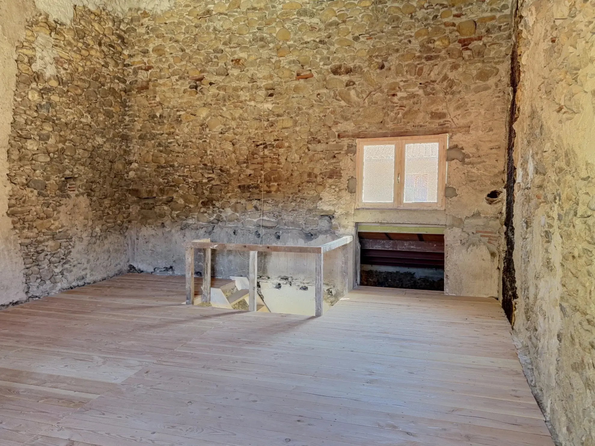Maison de village à Céret avec garage, terrasse et potentiel de rénovation 