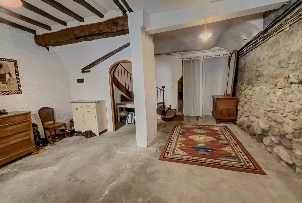 Maison de village à Céret avec garage, terrasse et potentiel de rénovation 