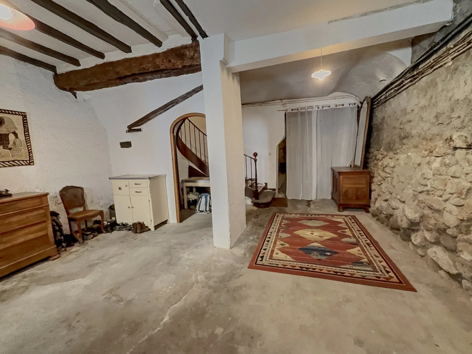 Maison de village à Céret avec garage, terrasse et potentiel de rénovation 