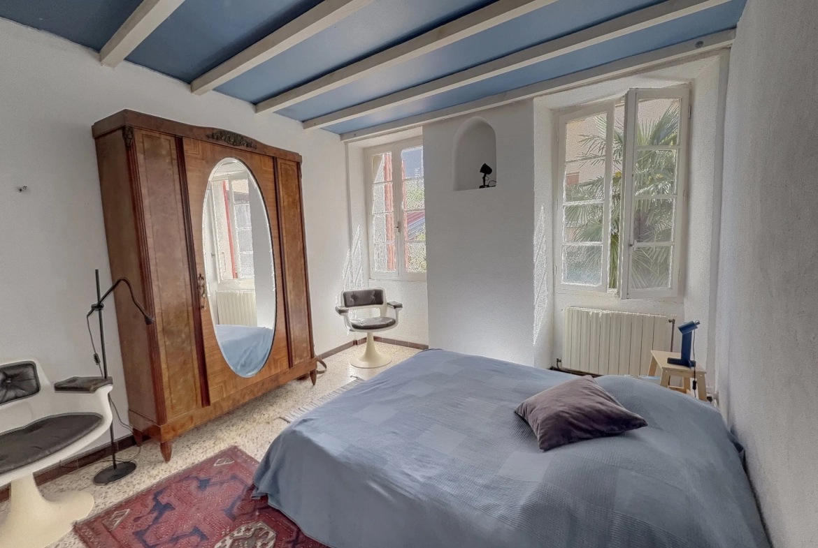 Maison de village à Céret avec garage, terrasse et potentiel de rénovation 