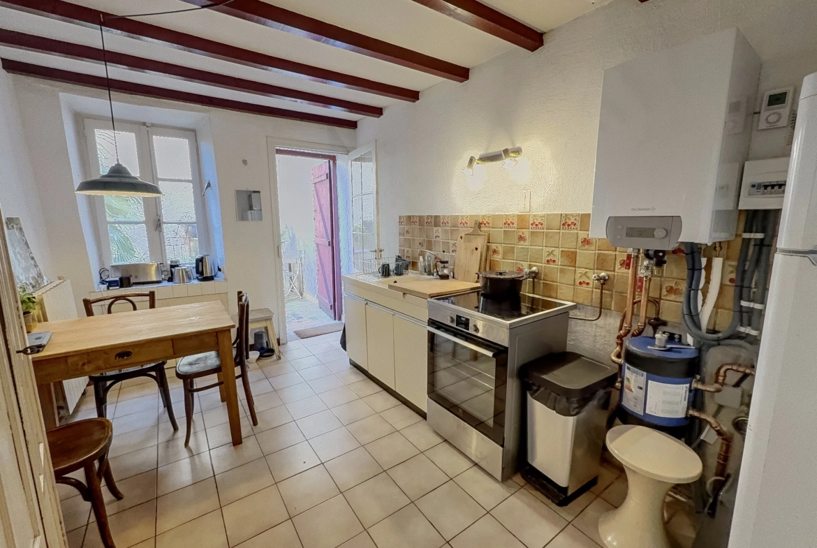 Maison de village à Céret avec garage, terrasse et potentiel de rénovation 