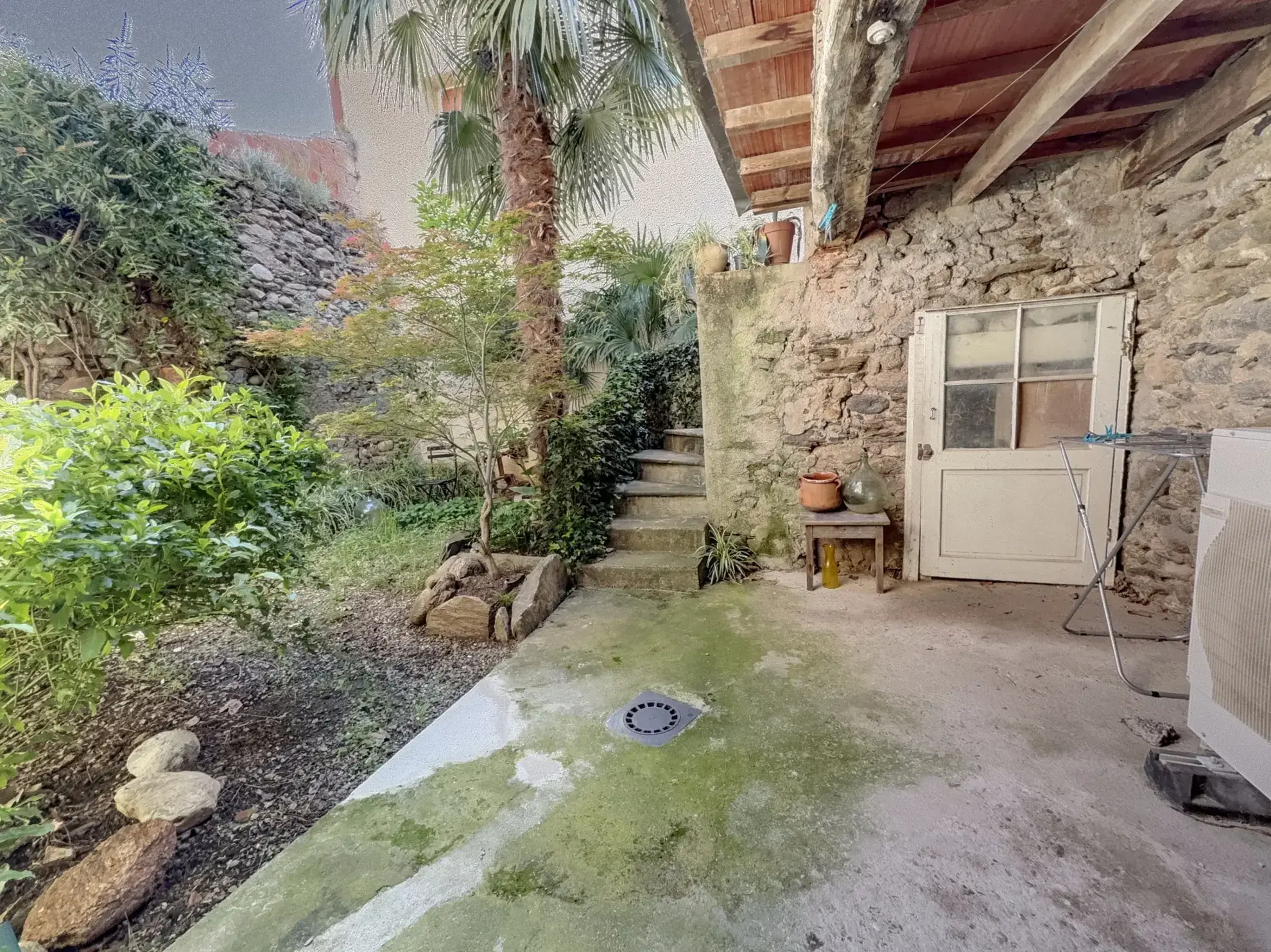 Maison de village à Céret avec garage, terrasse et potentiel de rénovation 