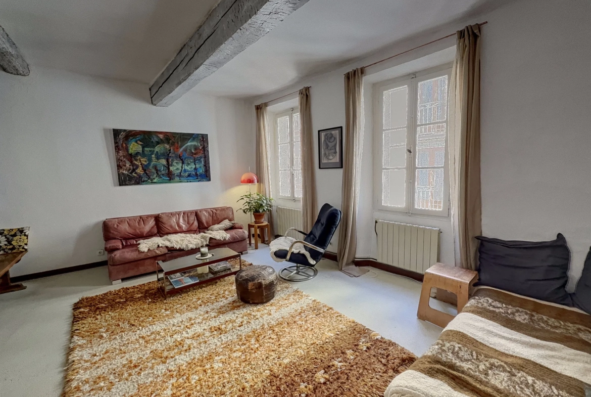 Maison de village à Céret avec garage, terrasse et potentiel de rénovation 
