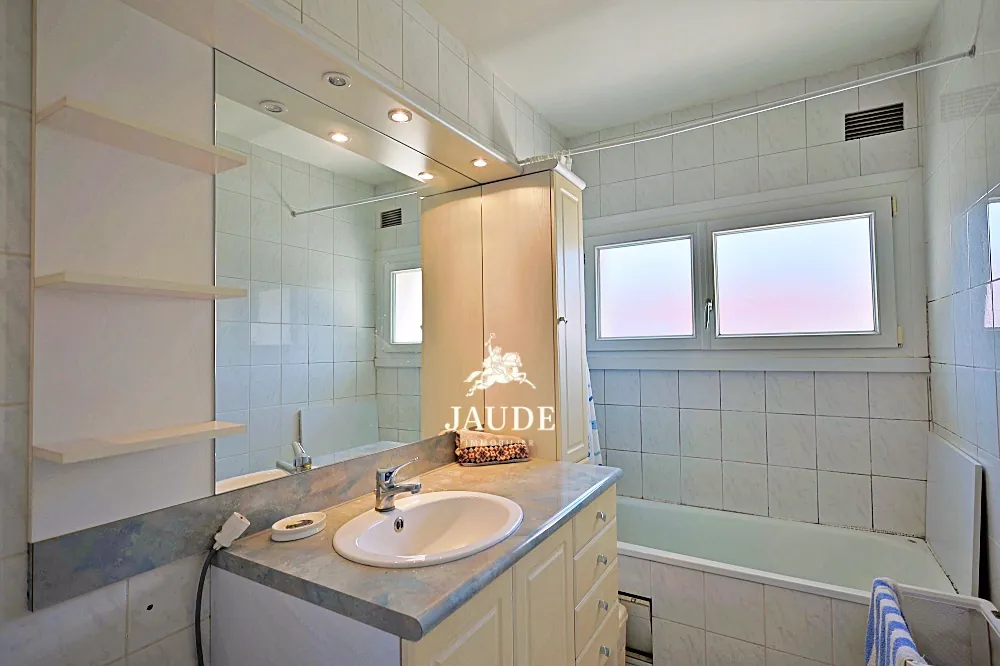 Appartement lumineux de 79 m² avec garage et balcons à Clermont-Ferrand 