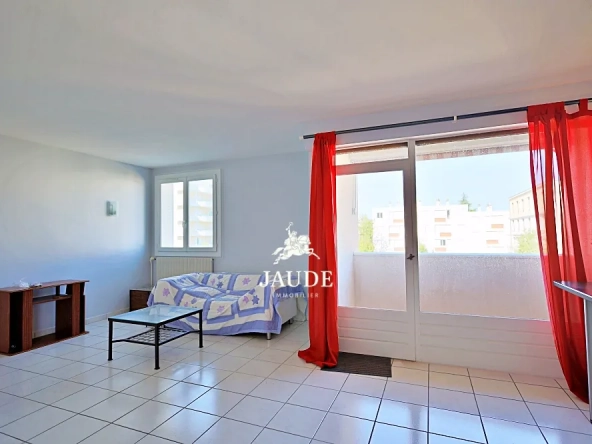 Appartement lumineux de 79 m² avec garage et balcons à Clermont-Ferrand 