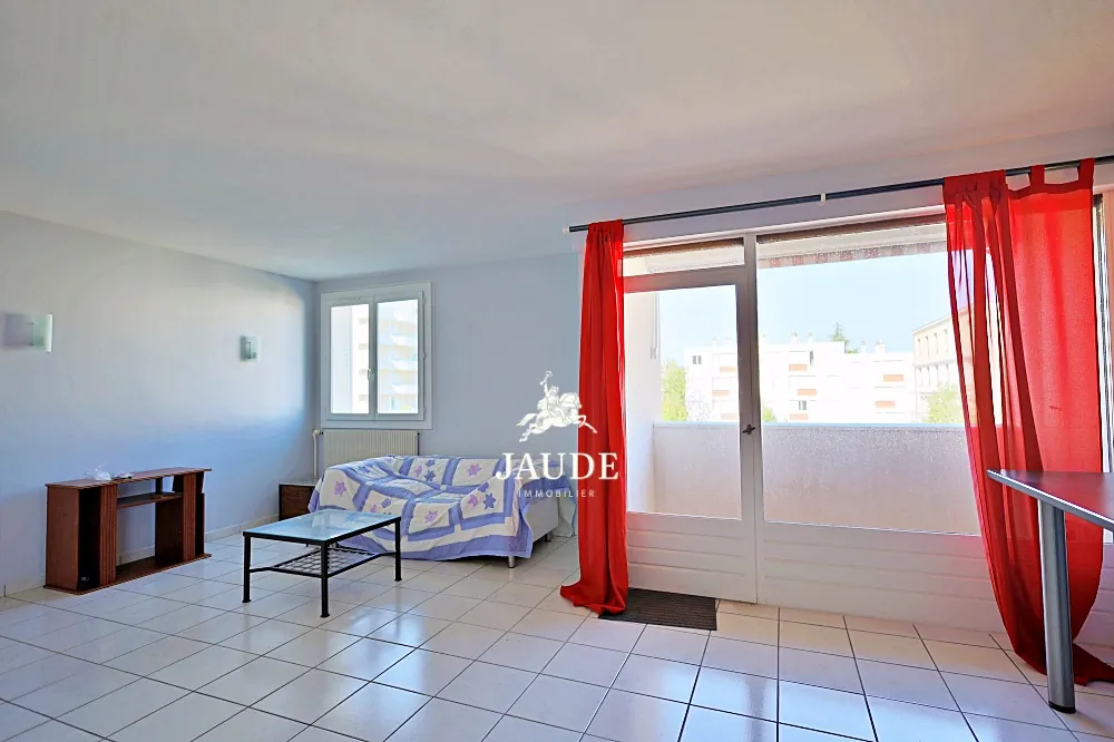 Appartement lumineux de 79 m² avec garage et balcons à Clermont-Ferrand 