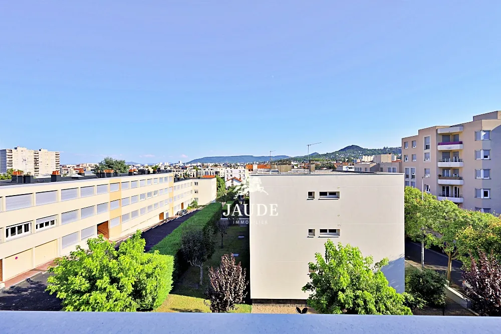 Appartement lumineux de 79 m² avec garage et balcons à Clermont-Ferrand 