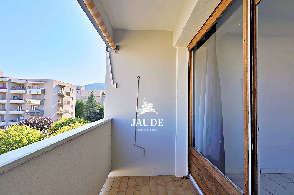 Appartement lumineux de 79 m² avec garage et balcons à Clermont-Ferrand 