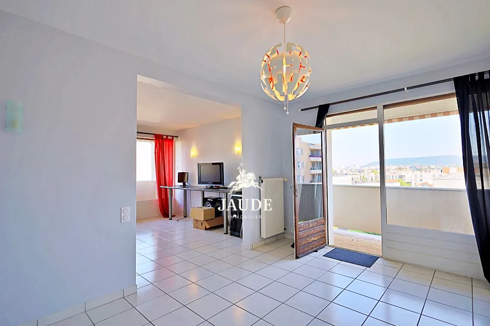 Appartement lumineux de 79 m² avec garage et balcons à Clermont-Ferrand 