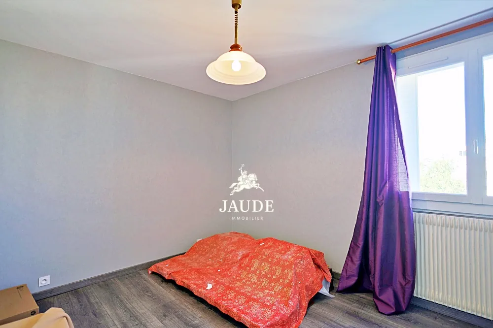 Appartement lumineux de 79 m² avec garage et balcons à Clermont-Ferrand 