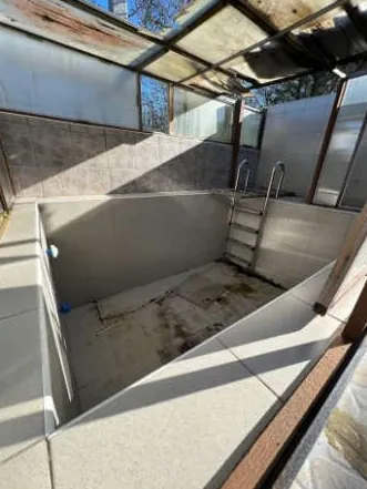 Maison à vendre à Feurs de 82m² avec 3 chambres, garage et piscine à prix abordable 