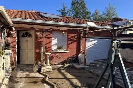 Maison à vendre à Feurs de 82m² avec 3 chambres, garage et piscine à prix abordable 