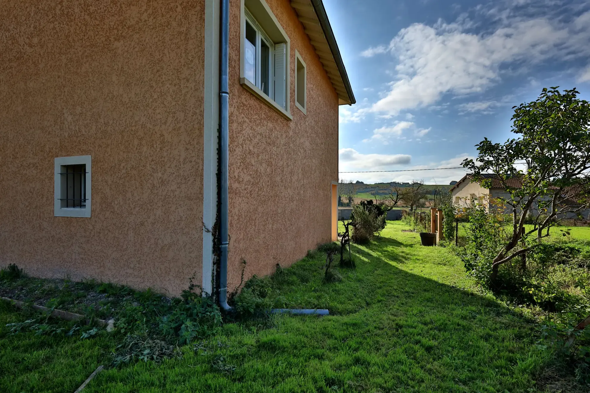 Maison T3 à vendre à Saint-Just-Chaleyssin avec grand terrain et sous-sol complet 