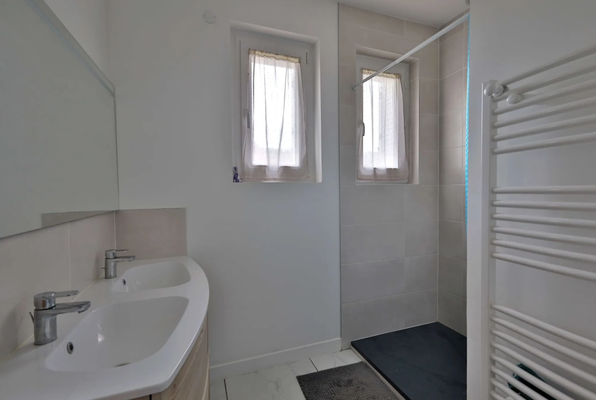 Maison T3 à vendre à Saint-Just-Chaleyssin avec grand terrain et sous-sol complet 