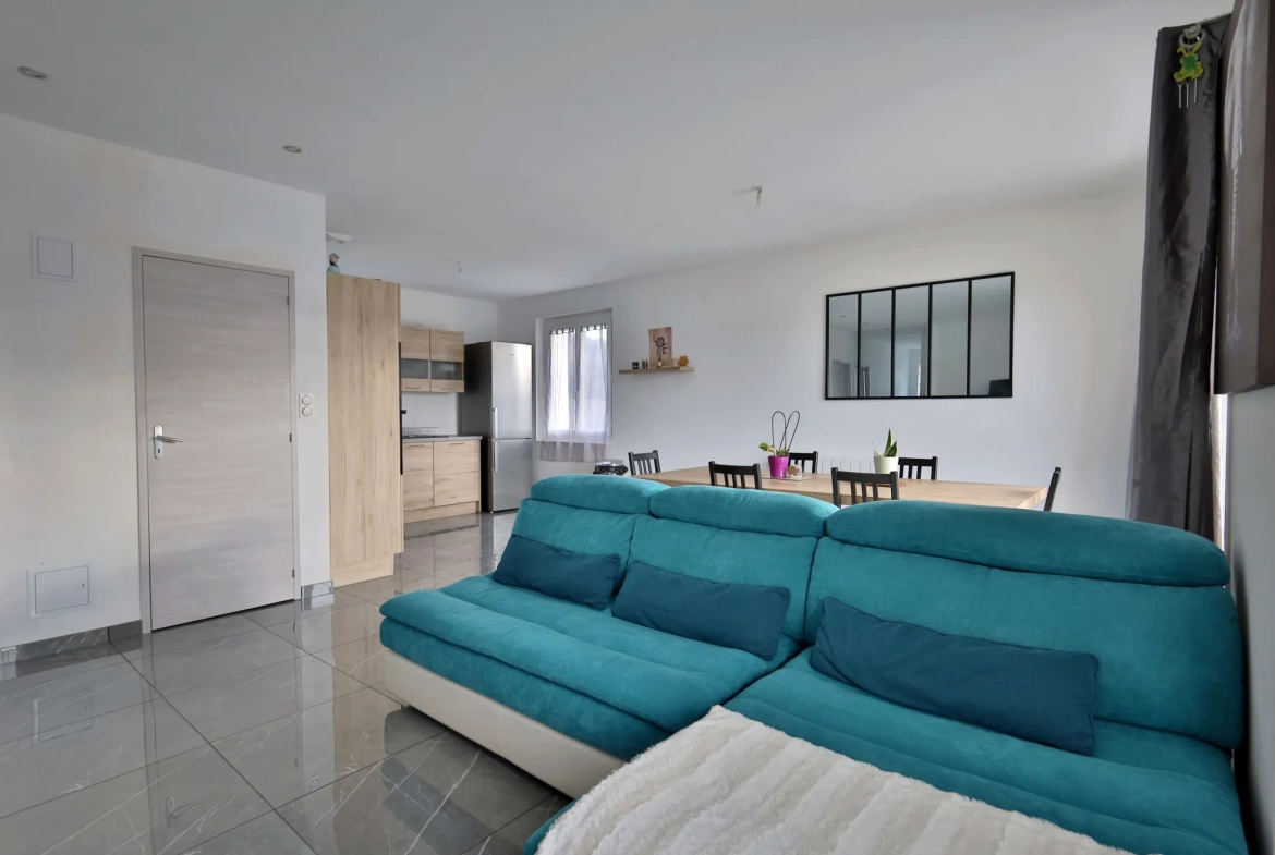 Maison T3 à vendre à Saint-Just-Chaleyssin avec grand terrain et sous-sol complet 