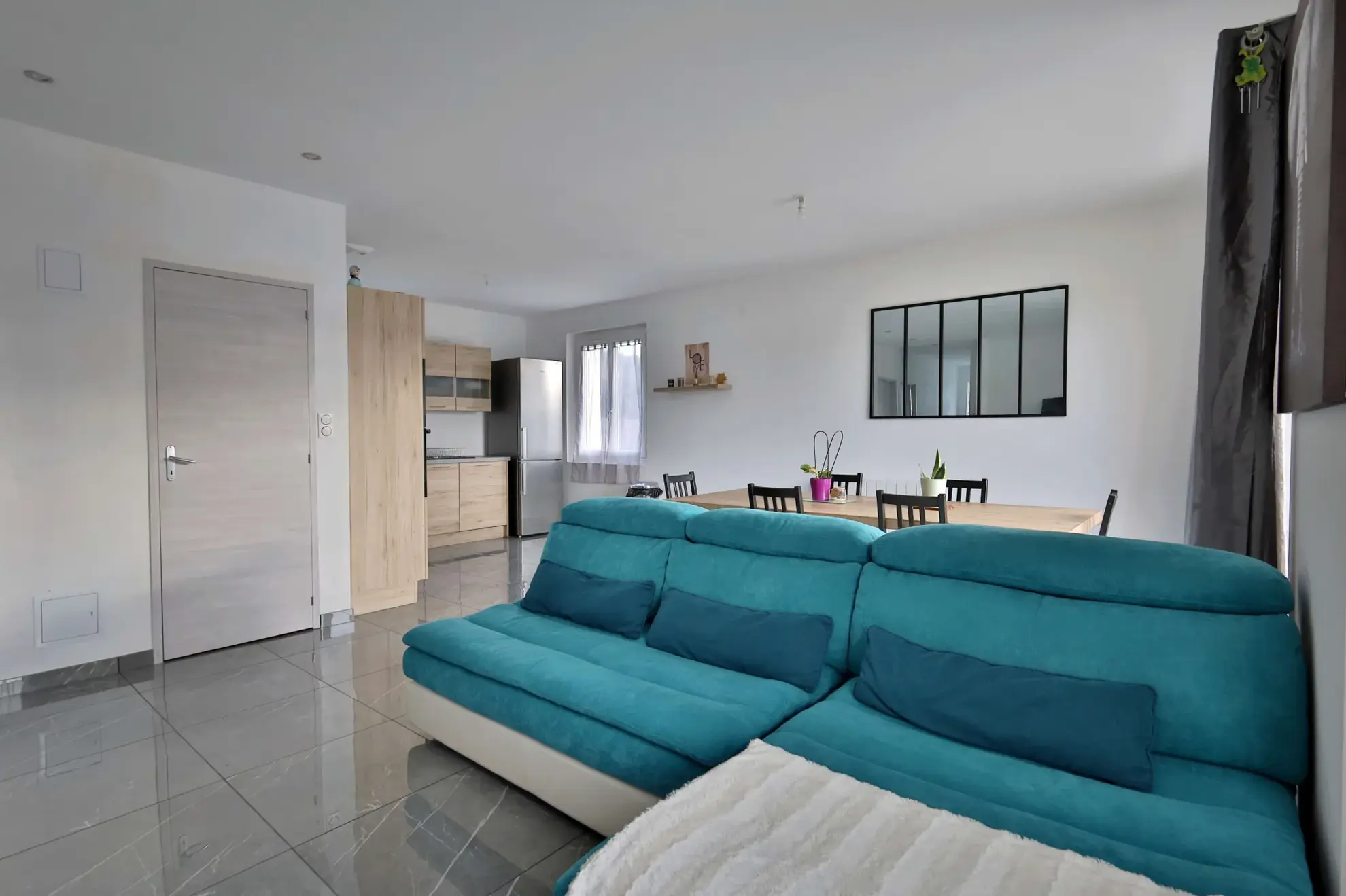 Maison T3 à vendre à Saint-Just-Chaleyssin avec grand terrain et sous-sol complet 