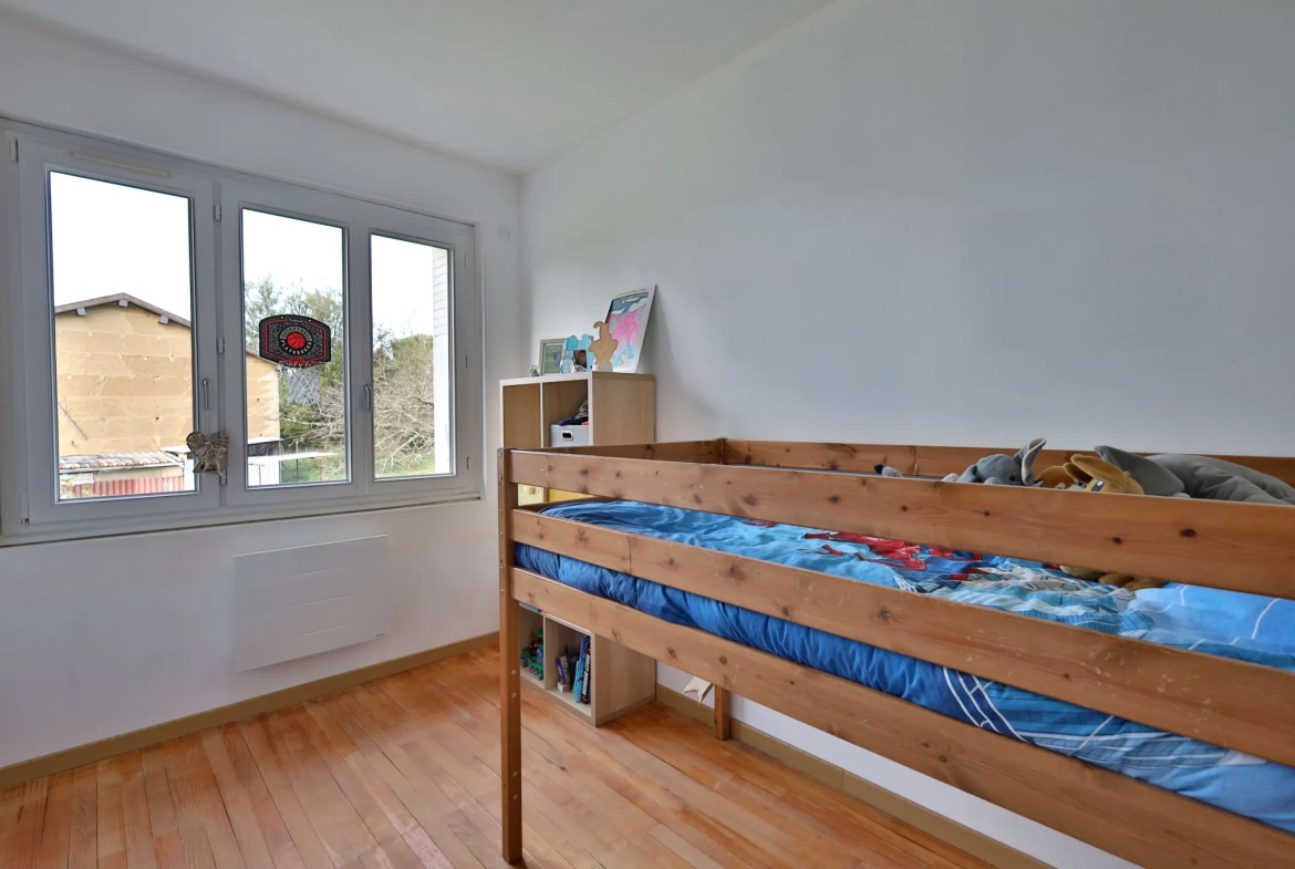 Maison T3 à vendre à Saint-Just-Chaleyssin avec grand terrain et sous-sol complet 