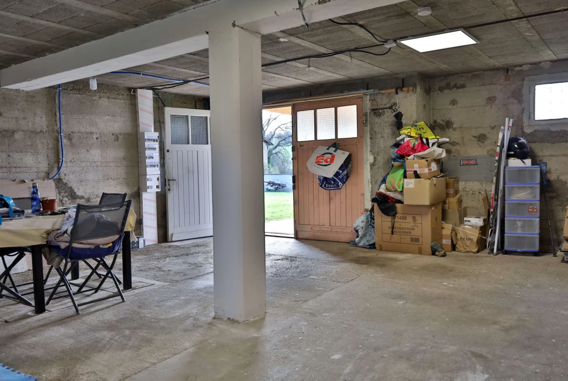 Maison T3 à vendre à Saint-Just-Chaleyssin avec grand terrain et sous-sol complet 