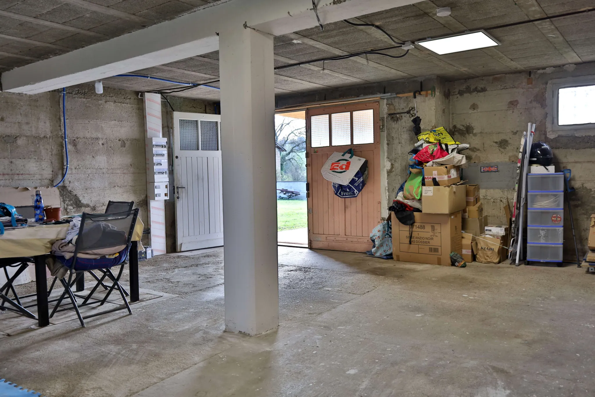 Maison T3 à vendre à Saint-Just-Chaleyssin avec grand terrain et sous-sol complet 