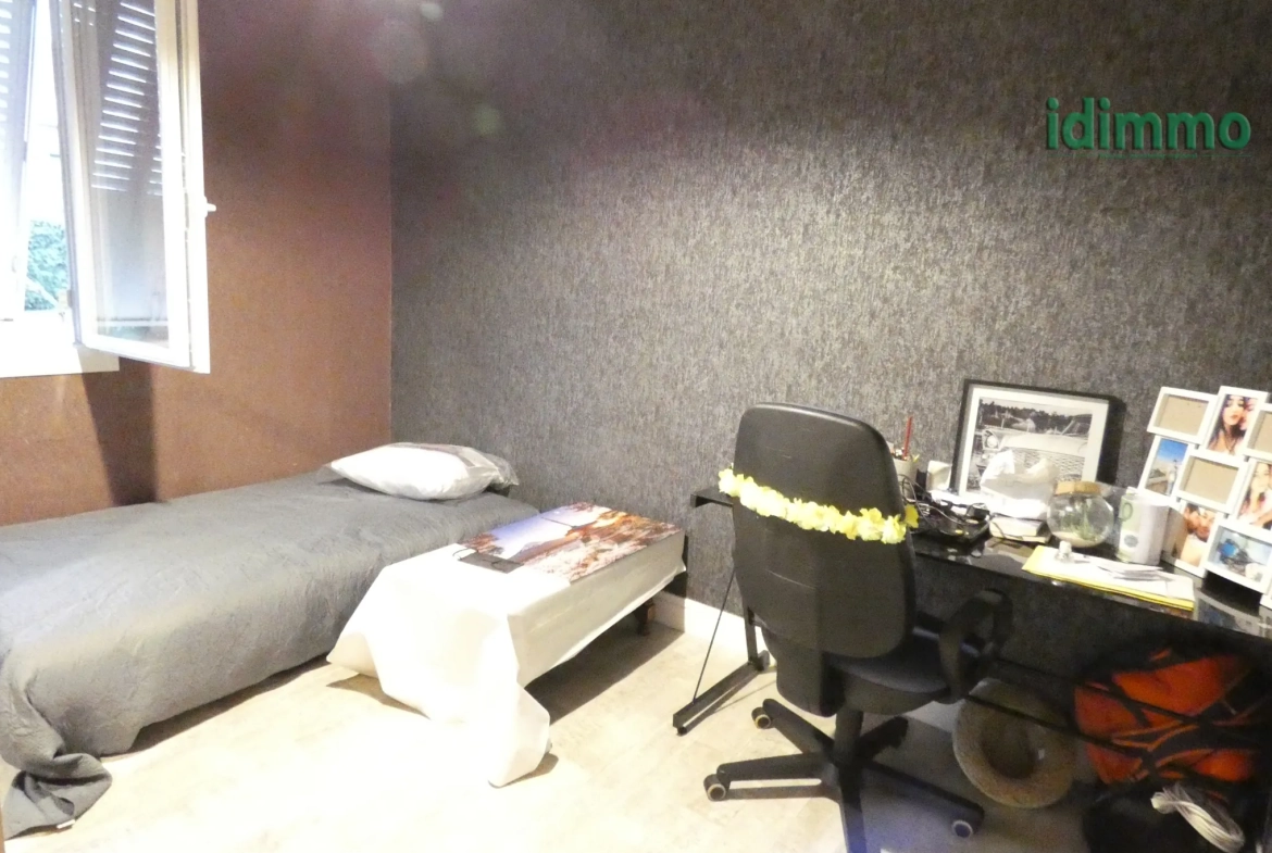 Appartement T3 lumineux avec garage et balcon à Aurillac secteur Saint Joseph 