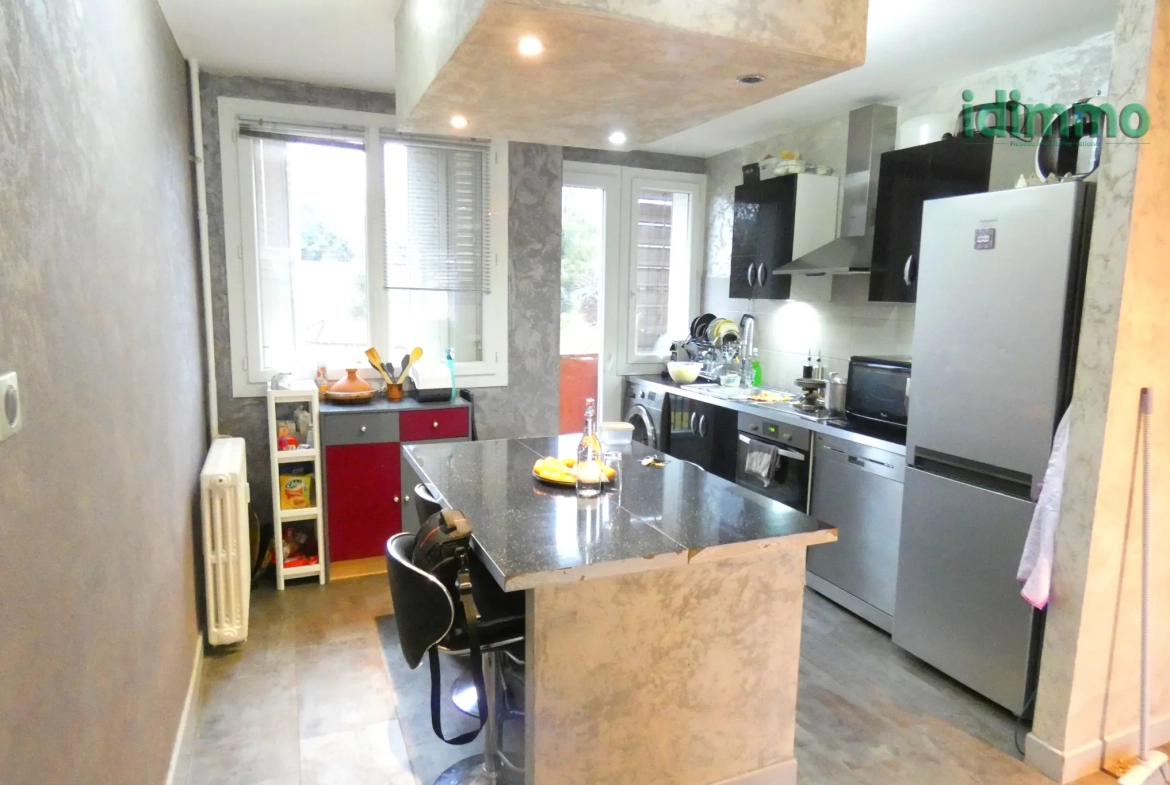 Appartement T3 lumineux avec garage et balcon à Aurillac secteur Saint Joseph 
