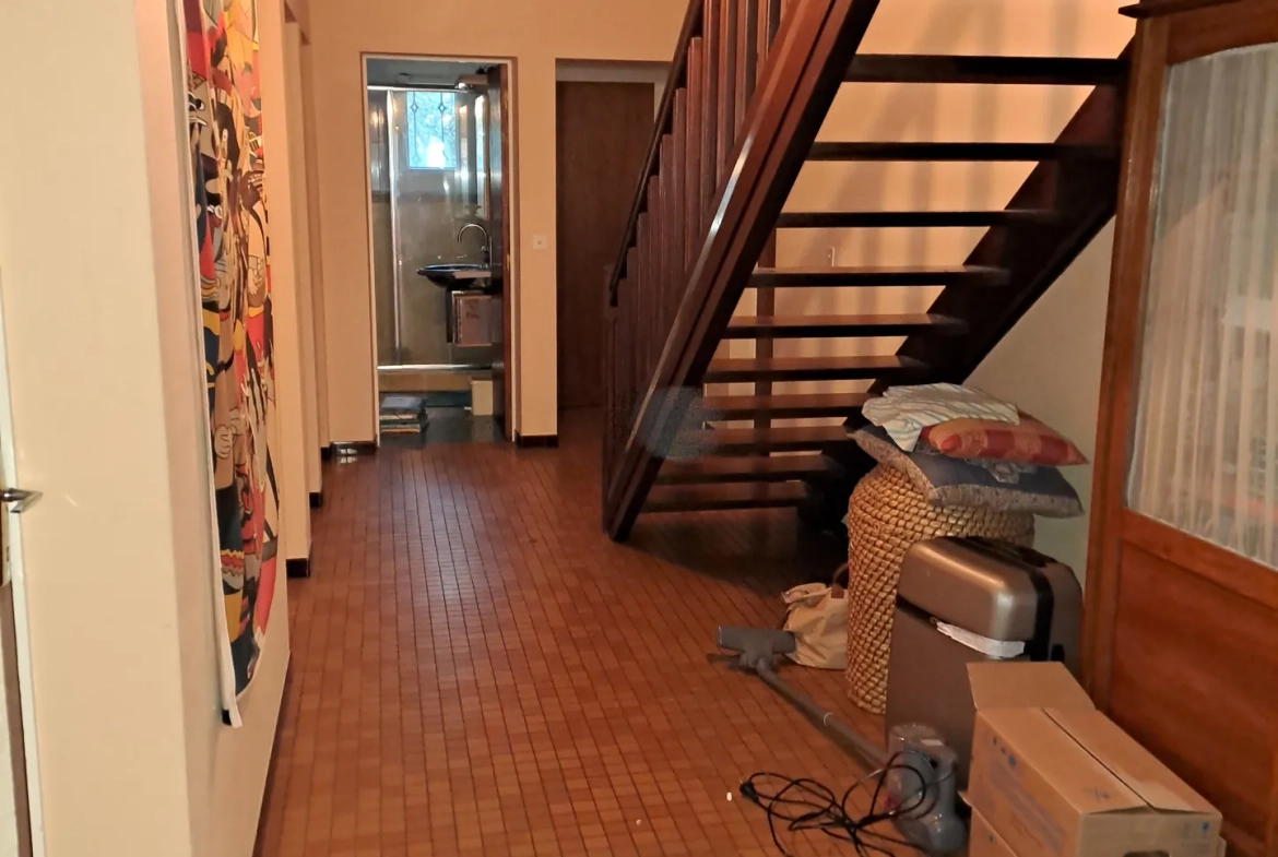 Villa de plain-pied avec 8 chambres à Pujols, proximité du village et grand jardin 