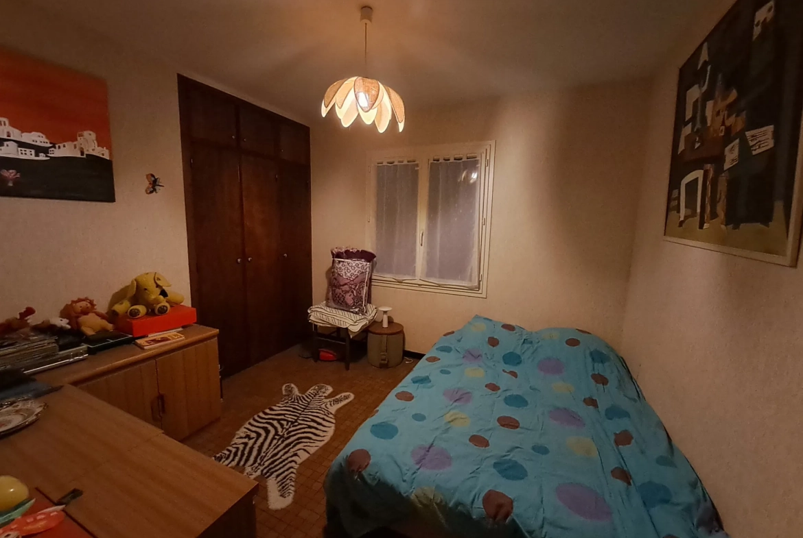Villa de plain-pied avec 8 chambres à Pujols, proximité du village et grand jardin 