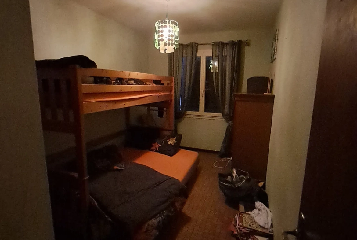 Villa de plain-pied avec 8 chambres à Pujols, proximité du village et grand jardin 