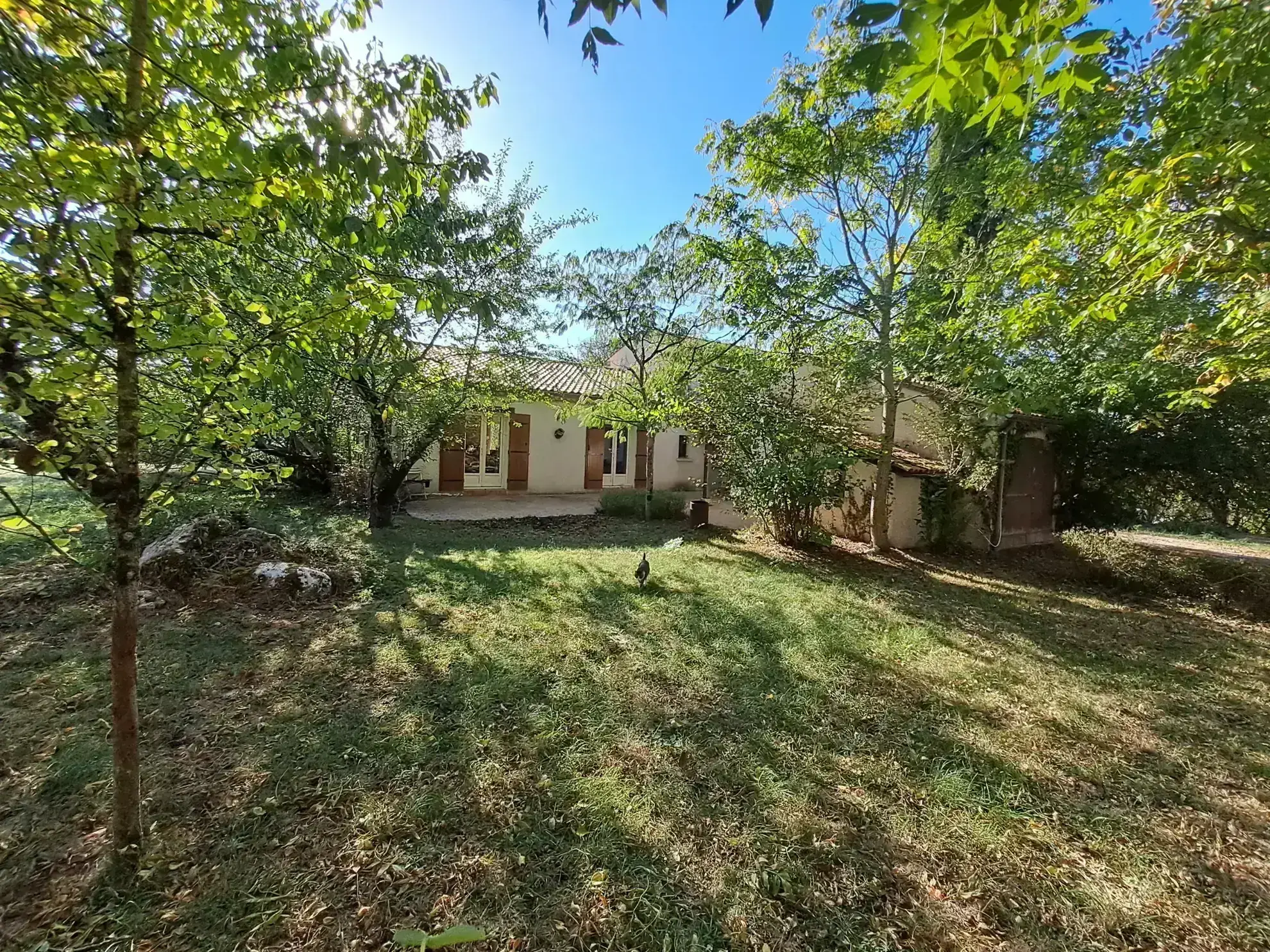 Villa de plain-pied avec 8 chambres à Pujols, proximité du village et grand jardin 