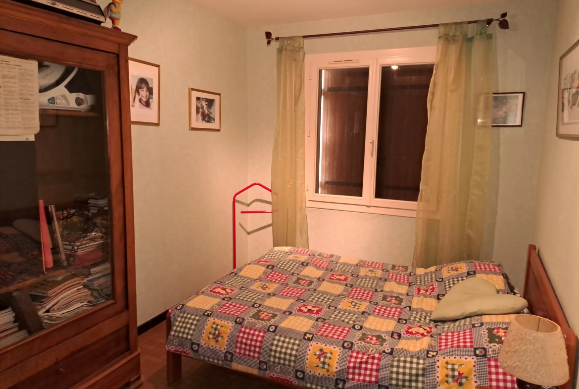 Villa de plain-pied avec 8 chambres à Pujols, proximité du village et grand jardin 