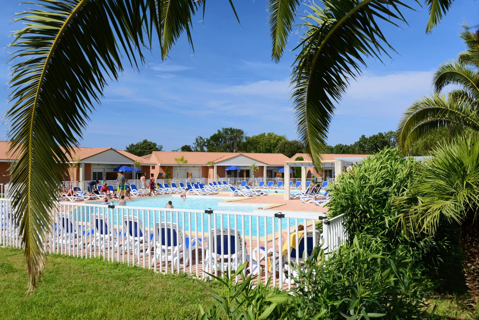 Studio meublé avec terrasse à louer à Salleles d'Aude, Bail commercial jusqu'en 2026 