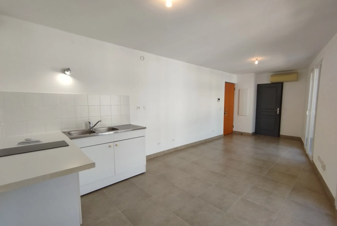 Studio moderne de 25 m² avec parking et balcon à Six Fours 