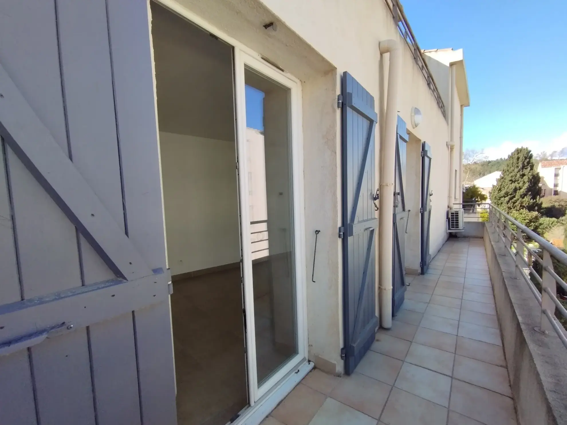 Studio moderne de 25 m² avec parking et balcon à Six Fours 