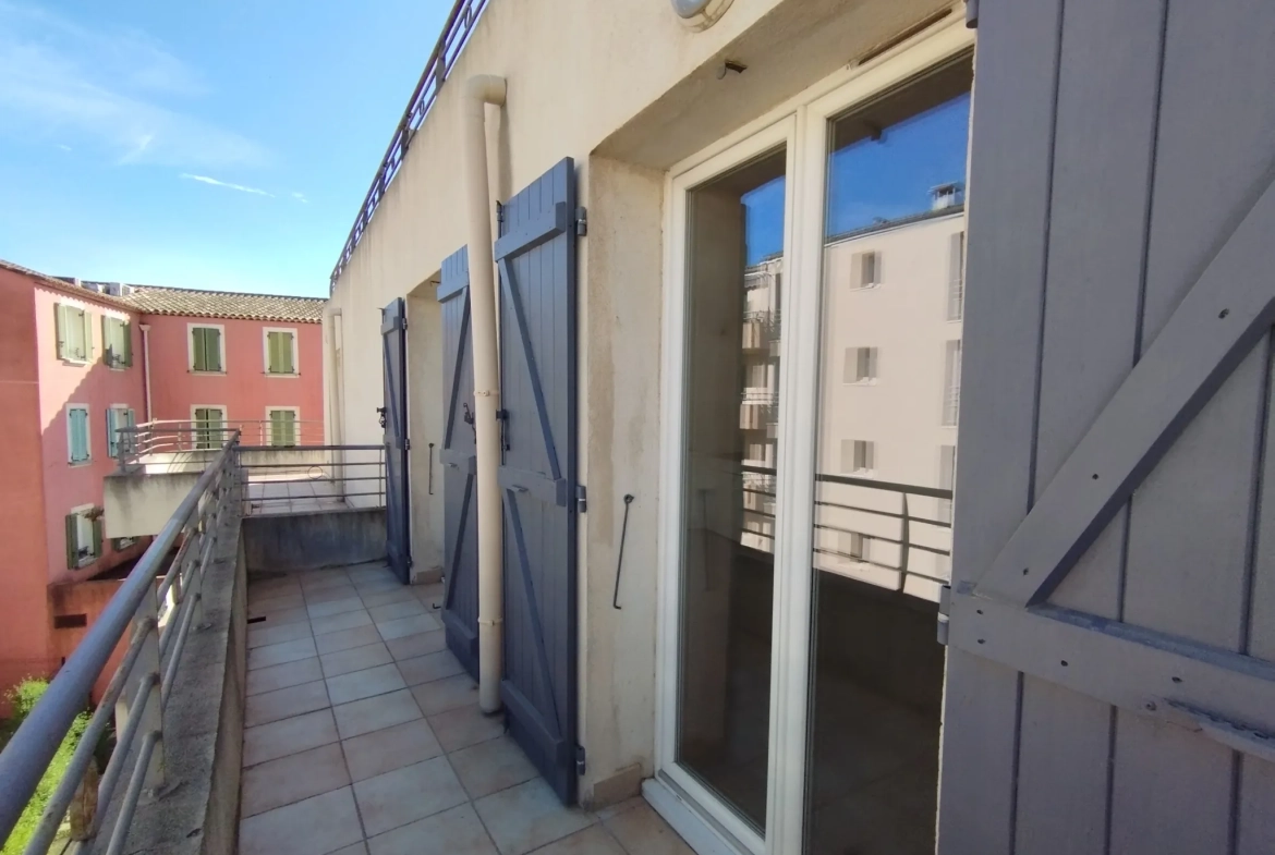 Studio moderne de 25 m² avec parking et balcon à Six Fours 