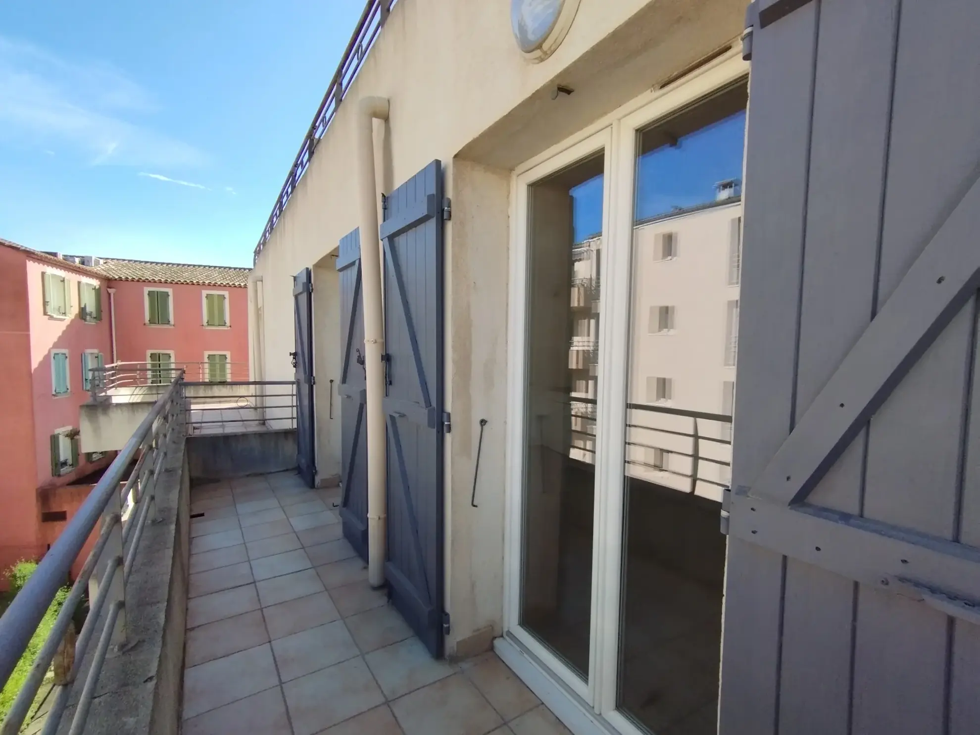 Studio moderne de 25 m² avec parking et balcon à Six Fours 
