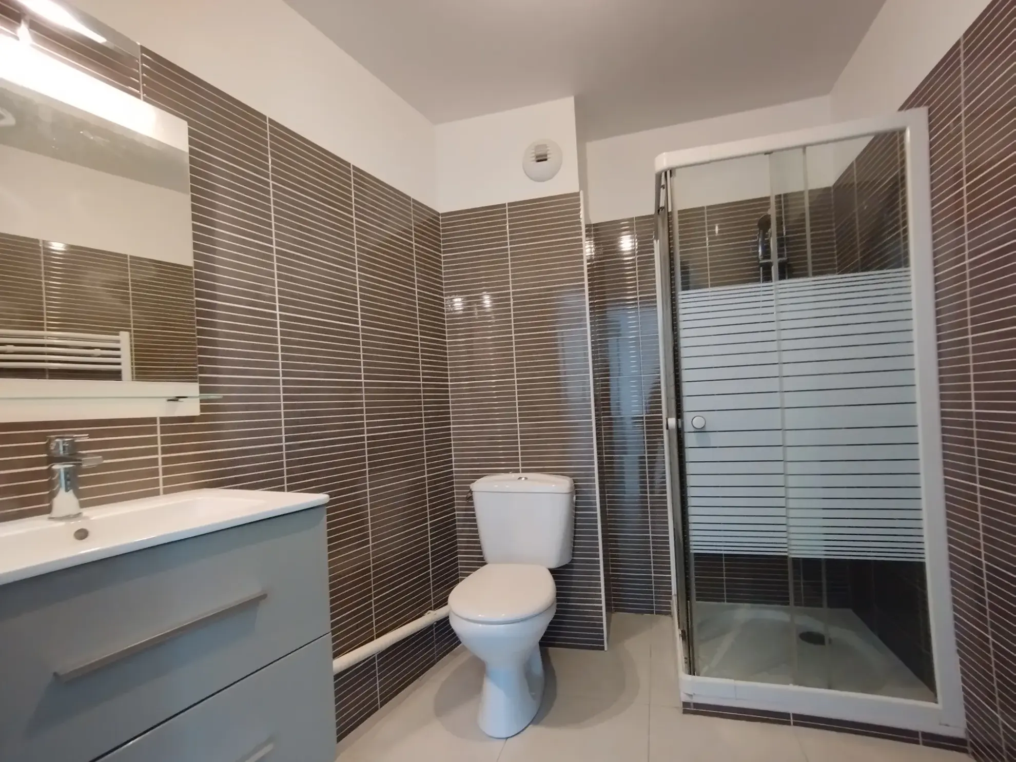 Studio moderne de 25 m² avec parking et balcon à Six Fours 