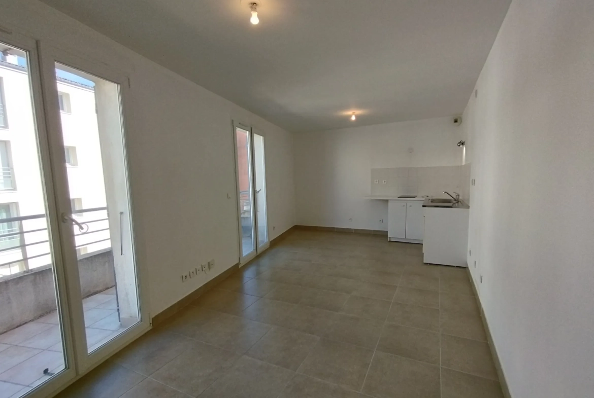 Studio moderne de 25 m² avec parking et balcon à Six Fours 