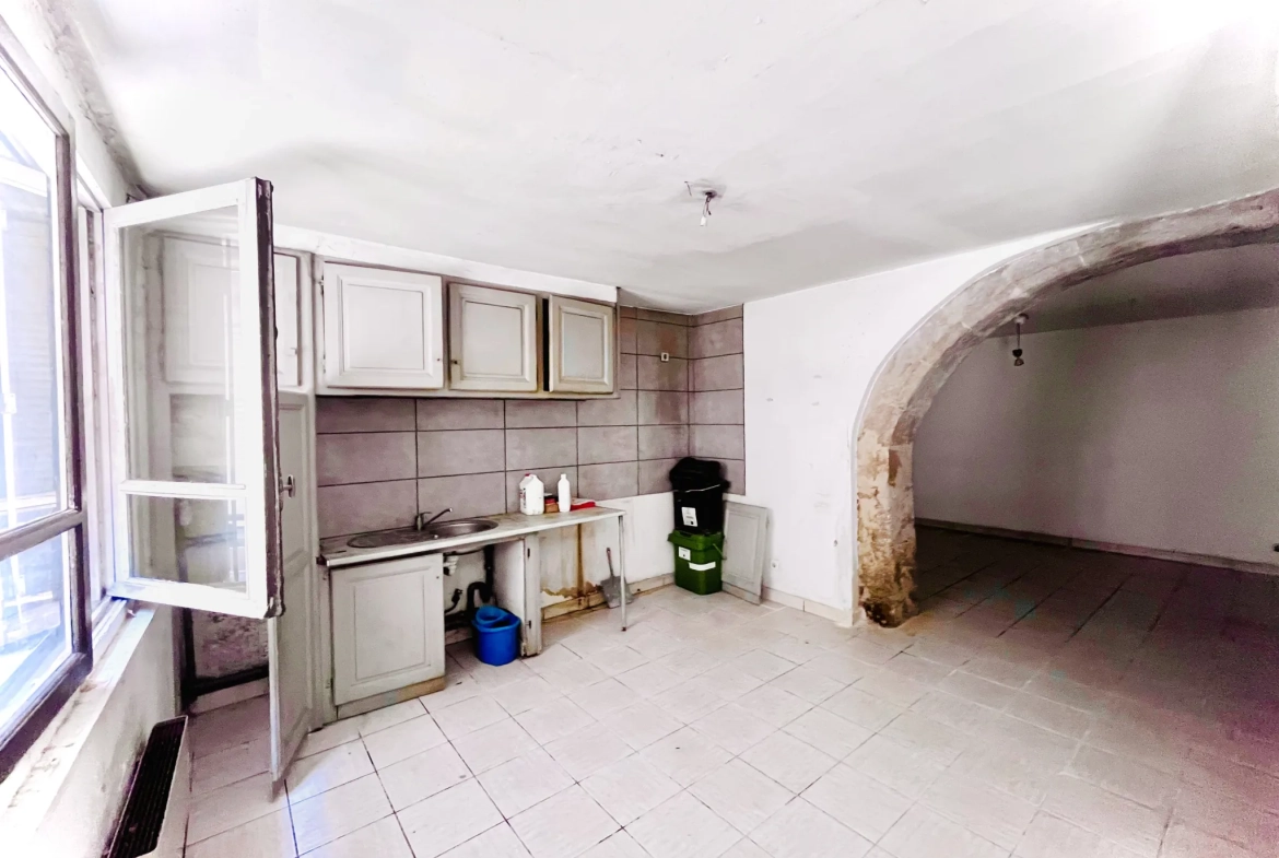 Immeuble de rapport à Gignac de 115 m² avec potentiel locatif élevé 