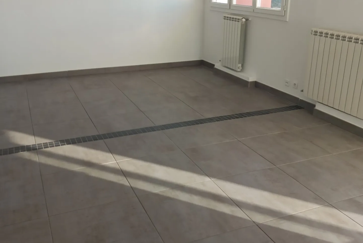 Appartement P3 rénové avec balcon et garage à Lunel 