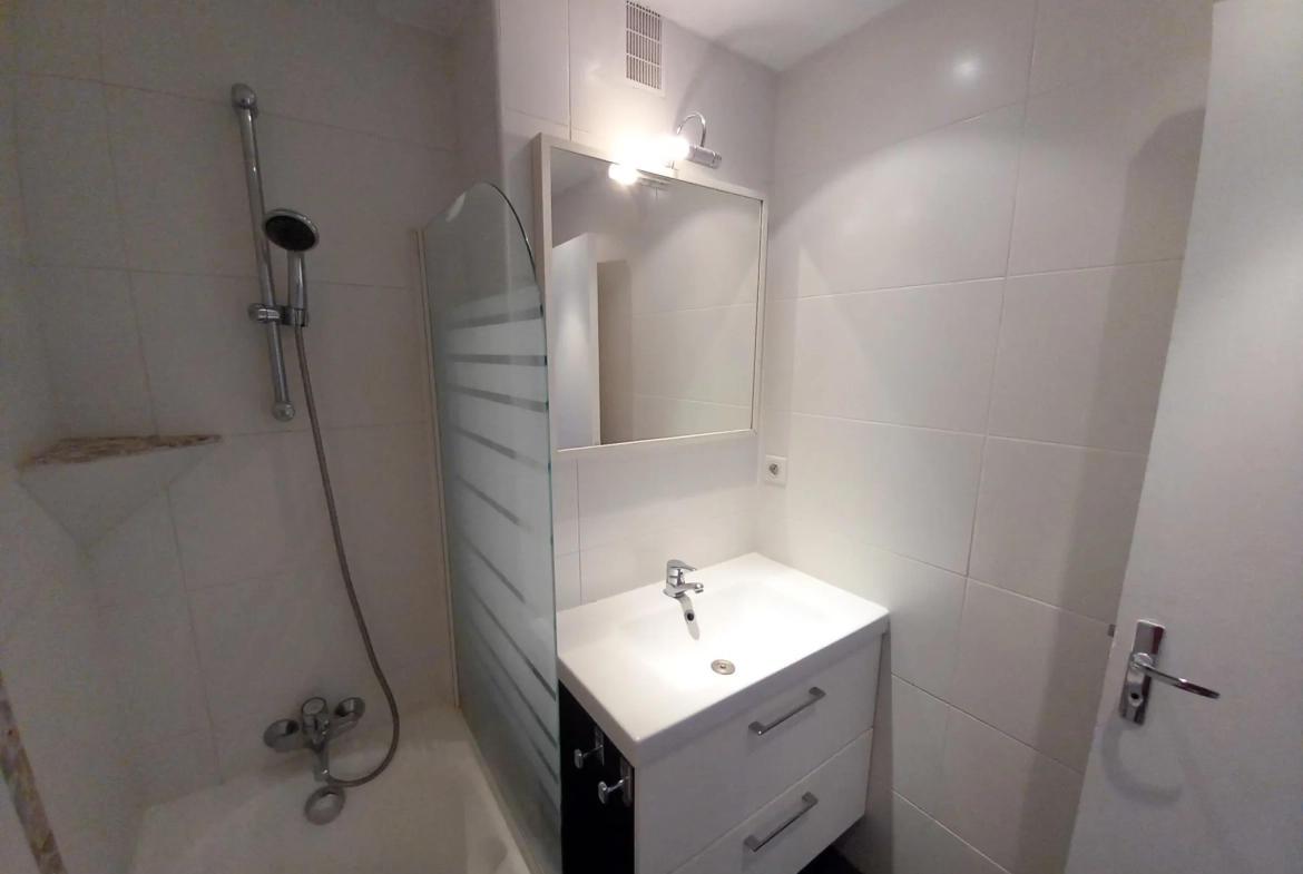 Appartement P3 rénové avec balcon et garage à Lunel 