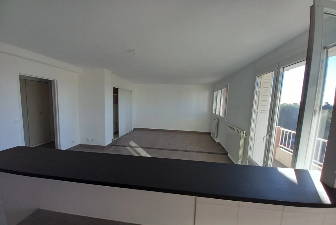 Appartement P3 rénové avec balcon et garage à Lunel 