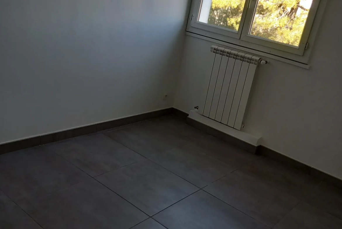 Appartement P3 rénové avec balcon et garage à Lunel 