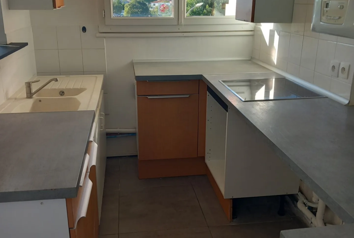Appartement P3 rénové avec balcon et garage à Lunel 